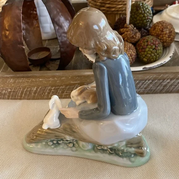 Vintage collectables Nao lladro Girl and boy with rabbits Daisa 1987